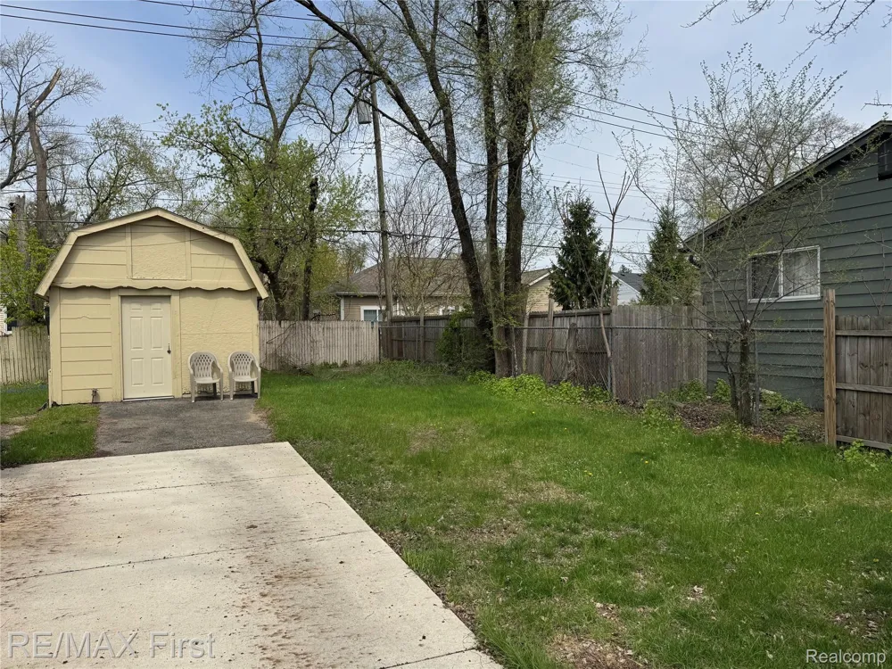20200 Westhampton Avenue Southfield City, MI 48075