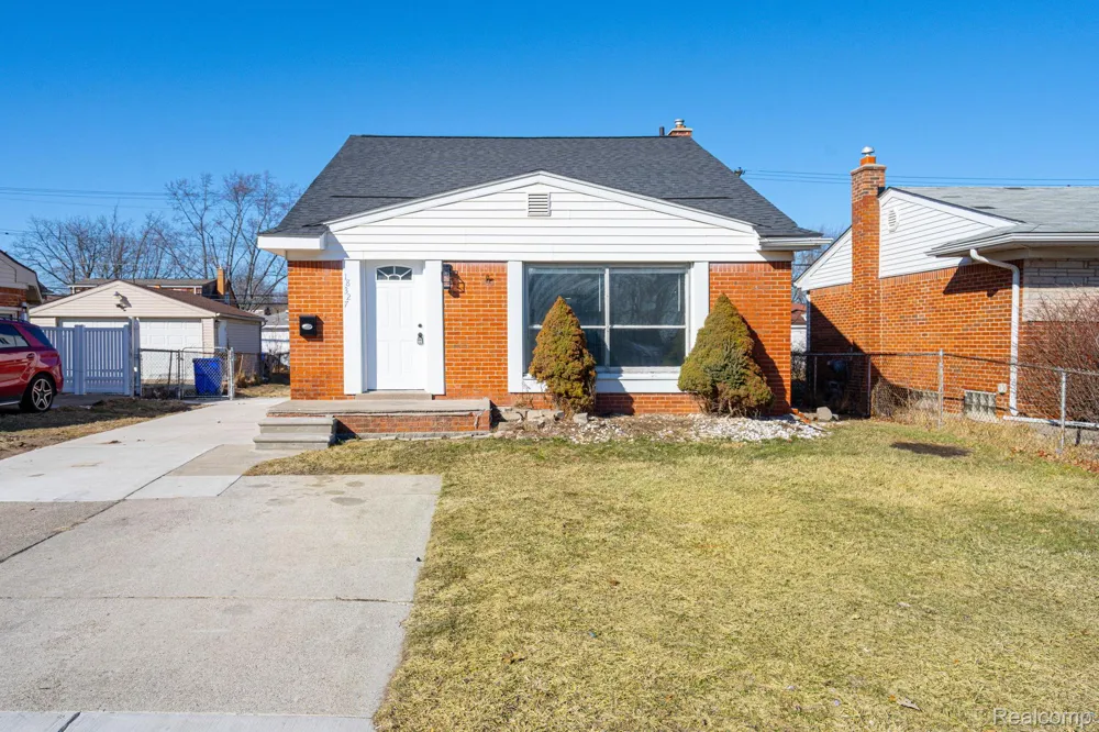 18327 E 13 MILE ROAD Fraser City, MI 48026