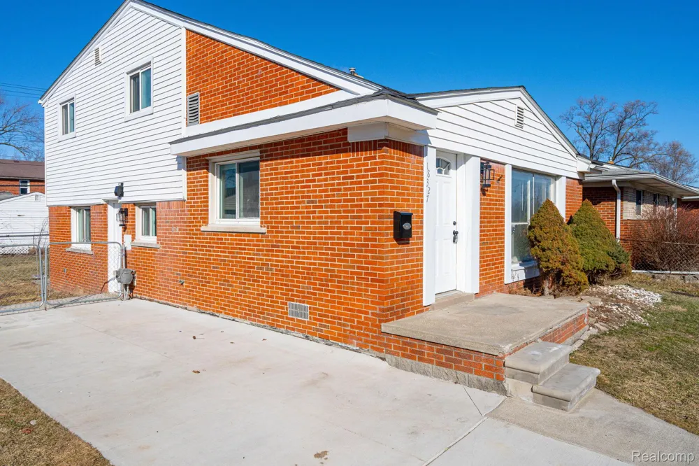 18327 E 13 MILE ROAD Fraser City, MI 48026