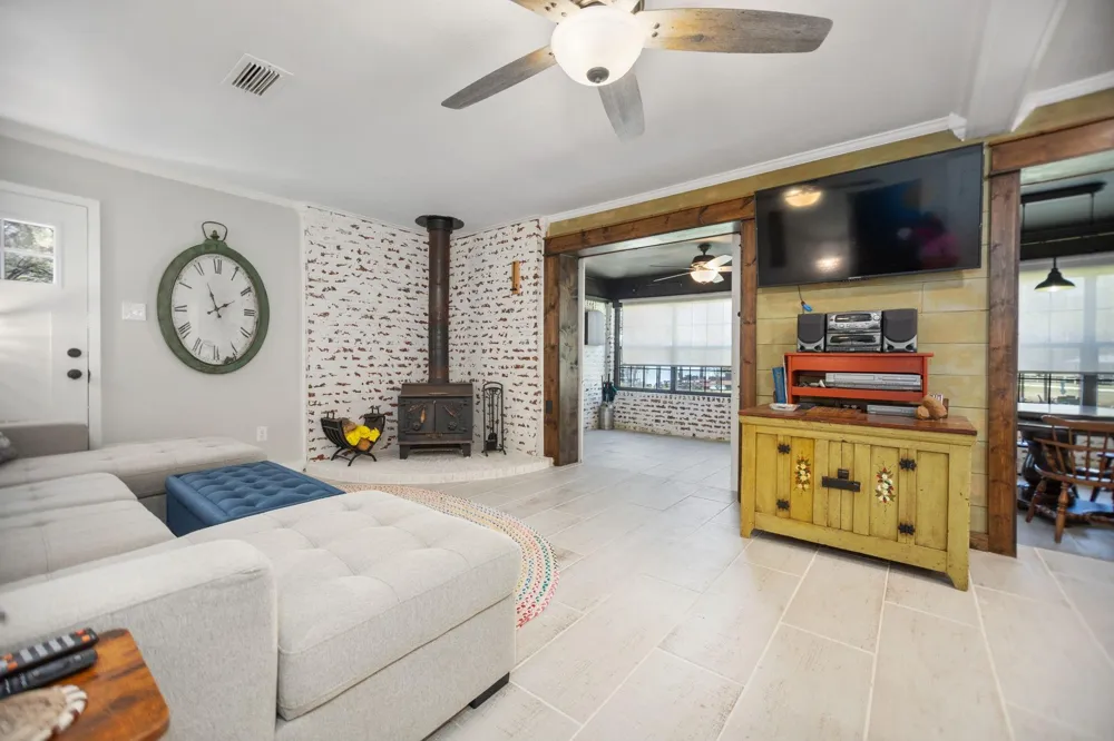 160 Dailey Road Crockett, TX 75835