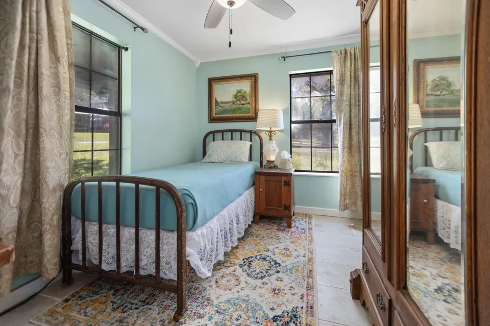 160 Dailey Road Crockett, TX 75835