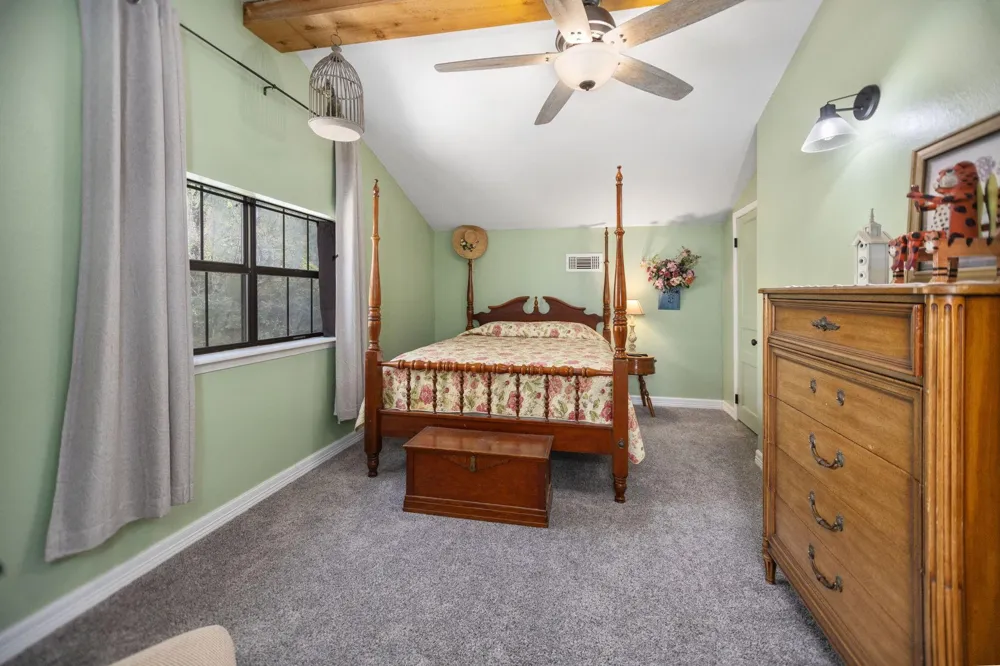 160 Dailey Road Crockett, TX 75835