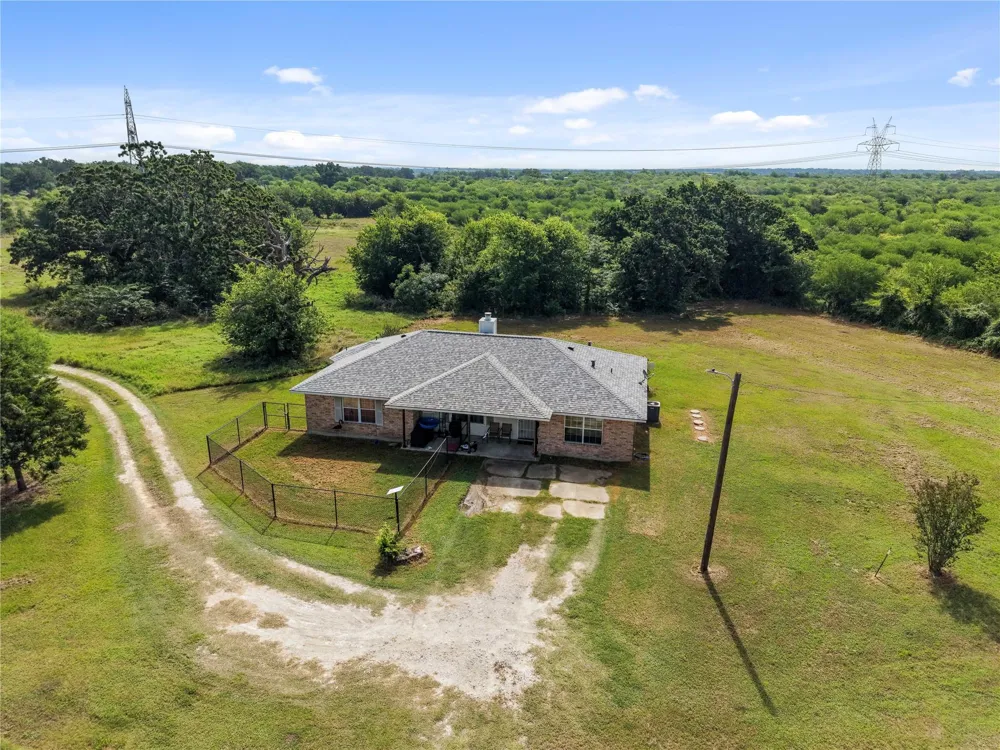 8128 Edge School House Rd Hearne, TX 77859
