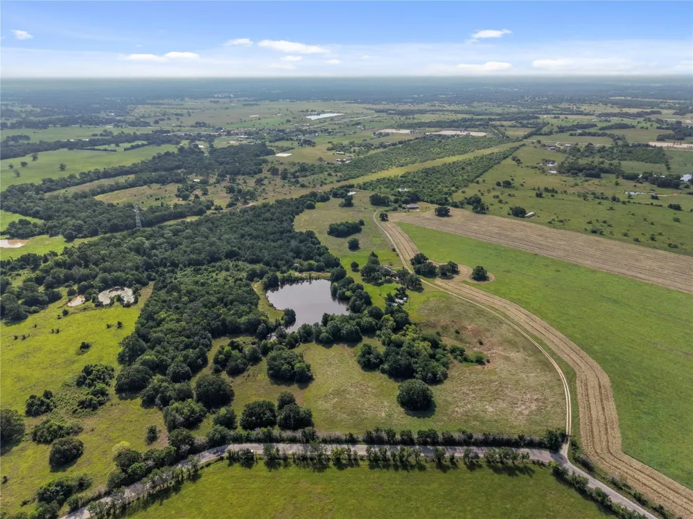 8128 Edge School House Rd Hearne, TX 77859