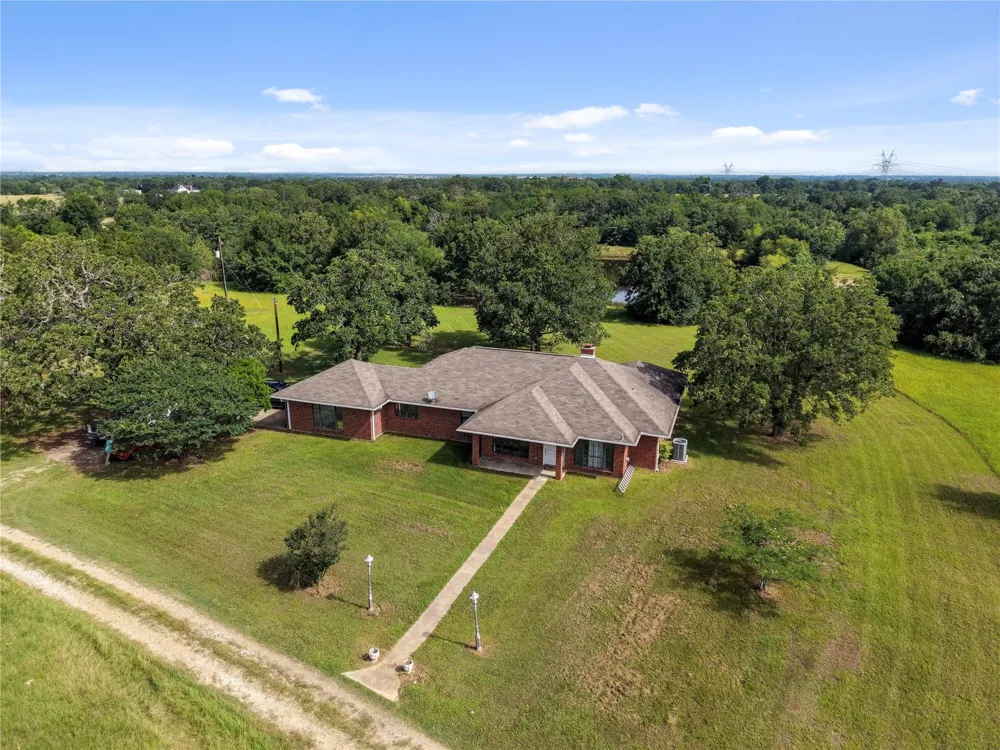 8128 Edge School House Rd Hearne, TX 77859