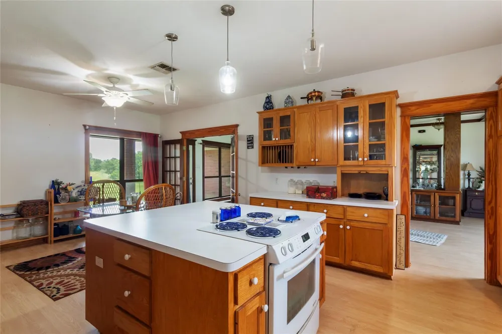 8128 Edge School House Rd Hearne, TX 77859