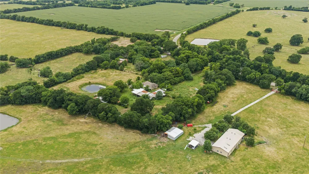 8677 S Fm 898 Whitewright, TX 75491