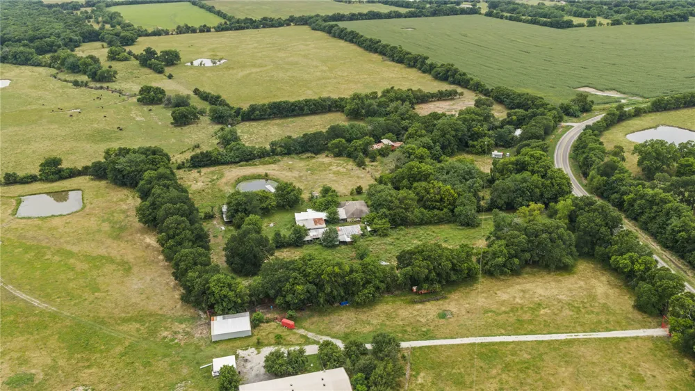 8677 S Fm 898 Whitewright, TX 75491