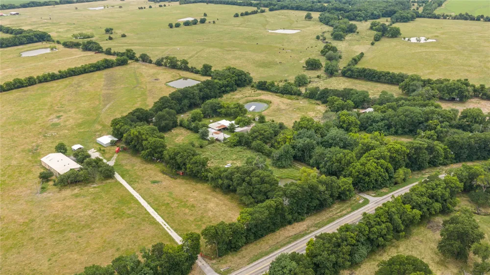 8677 S Fm 898 Whitewright, TX 75491