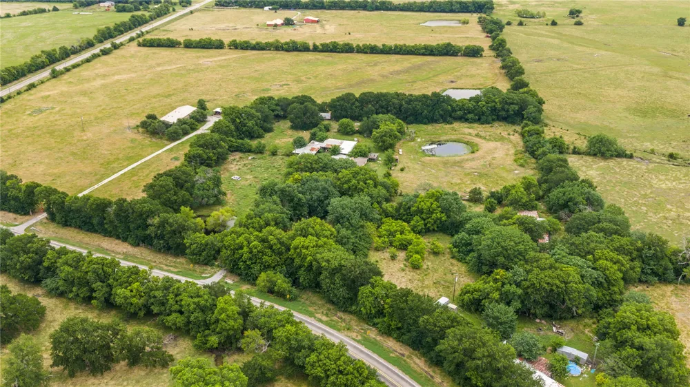 8677 S Fm 898 Whitewright, TX 75491