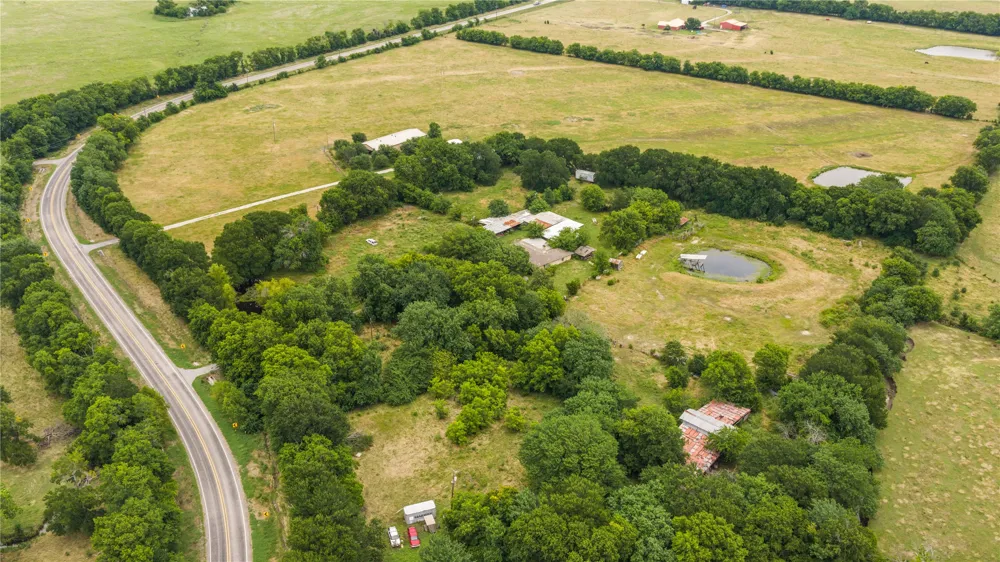 8677 S Fm 898 Whitewright, TX 75491