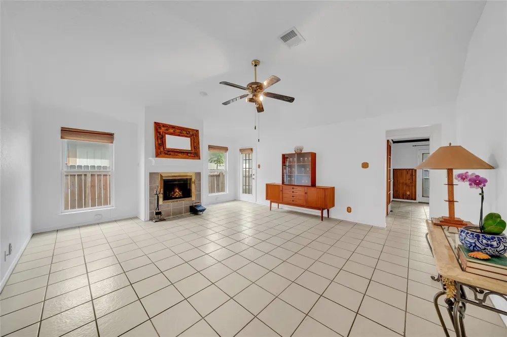 1133 Lago Vista Street San Marcos, TX 78666
