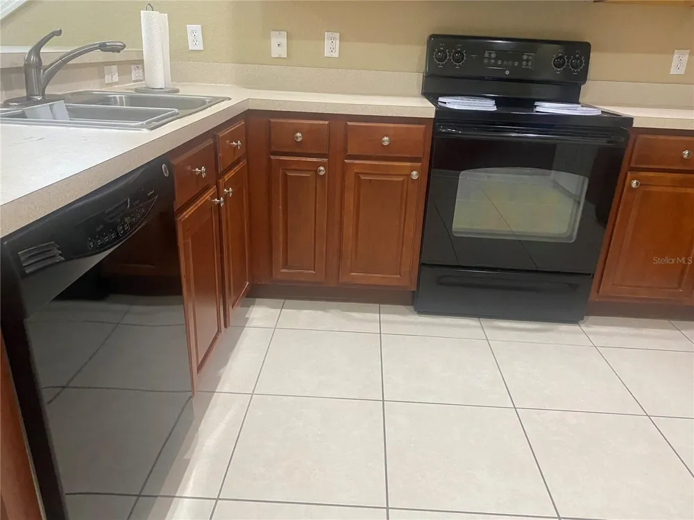 1532 SHALLCROSS AVE Orlando, FL 32828