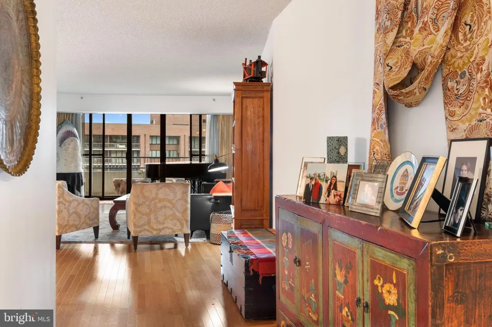 1300 CRYSTAL DRIVE #1206S Arlington, VA 22202