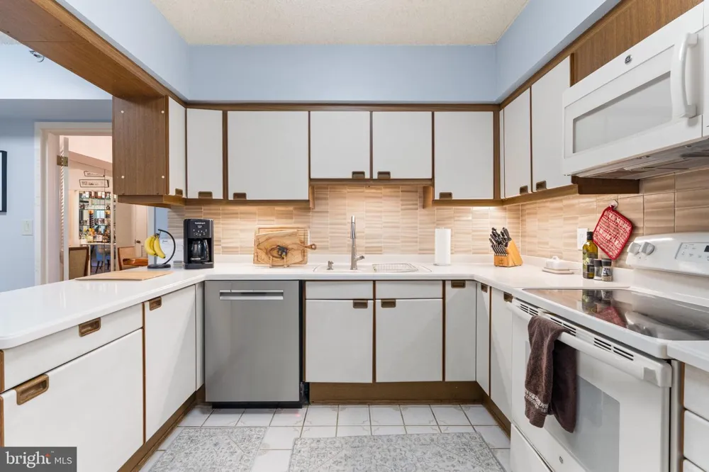 1300 CRYSTAL DRIVE #1206S Arlington, VA 22202