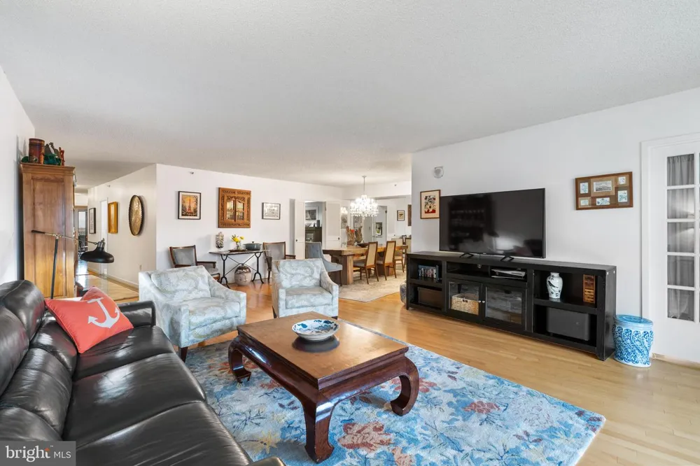 1300 CRYSTAL DRIVE #1206S Arlington, VA 22202