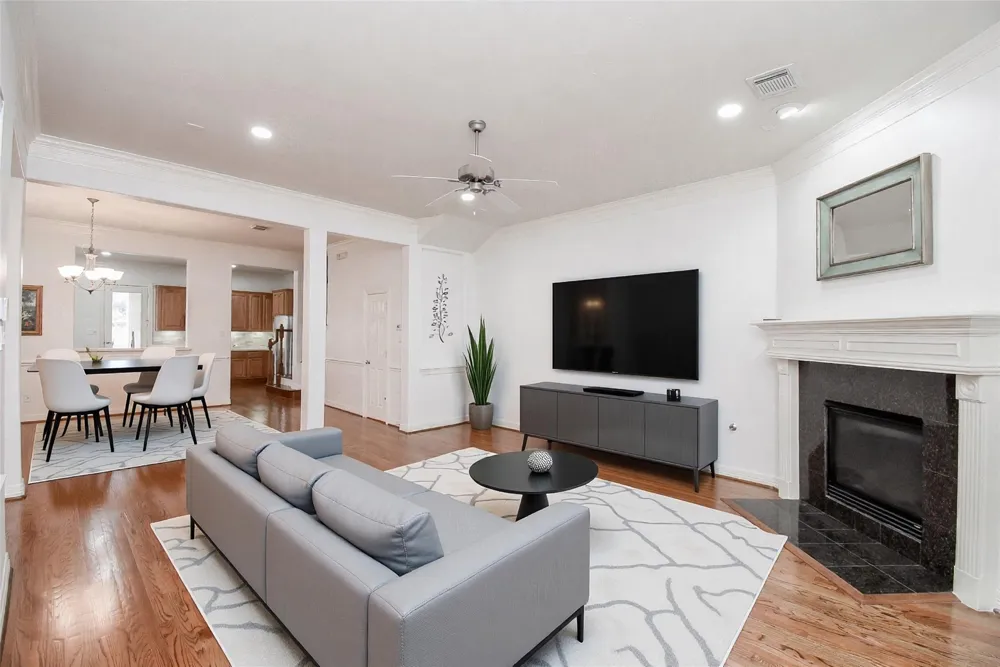155 White Drive Bellaire, TX 77401