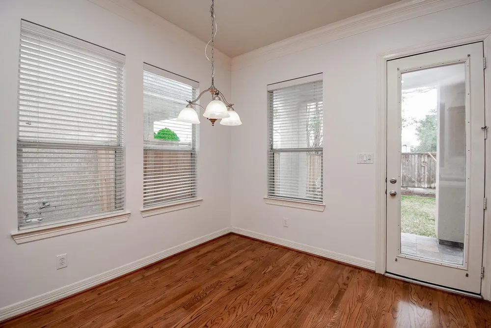 155 White Drive Bellaire, TX 77401