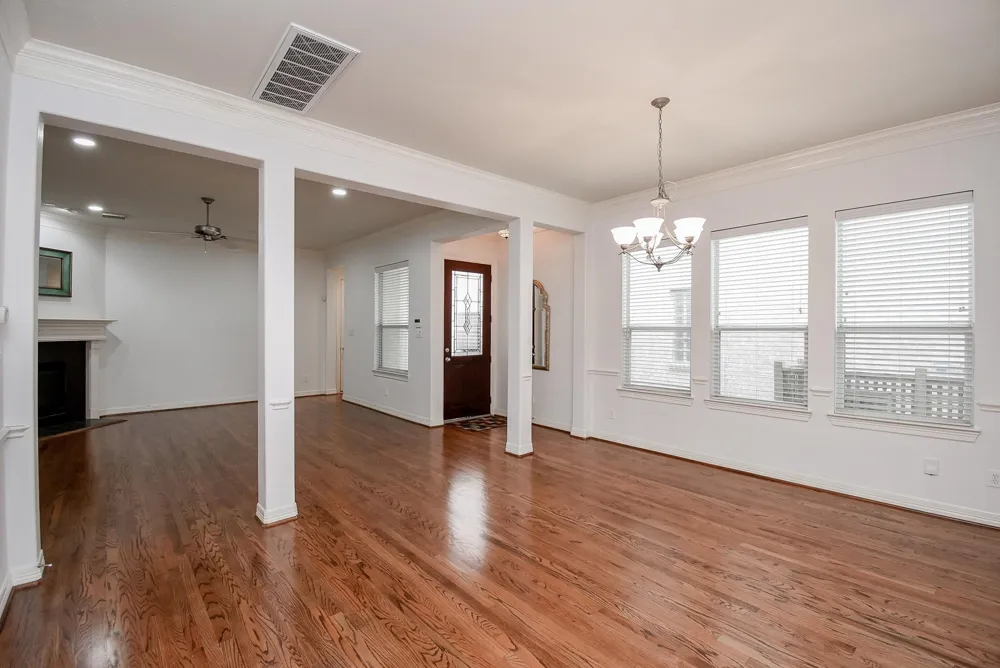 155 White Drive Bellaire, TX 77401