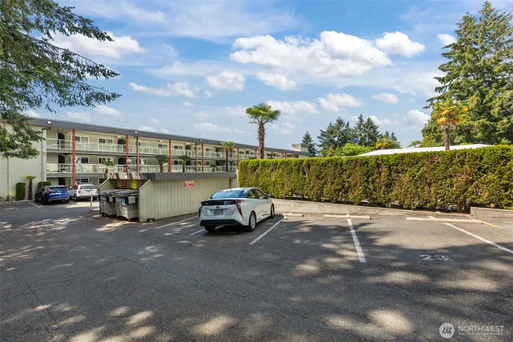 701 122nd Avenue NE #205 Bellevue, WA 98005