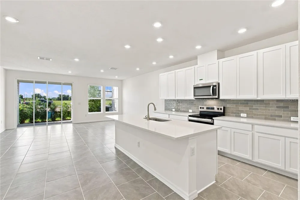6355 JENSEN VIEW AVENUE Apollo Beach, FL 33572