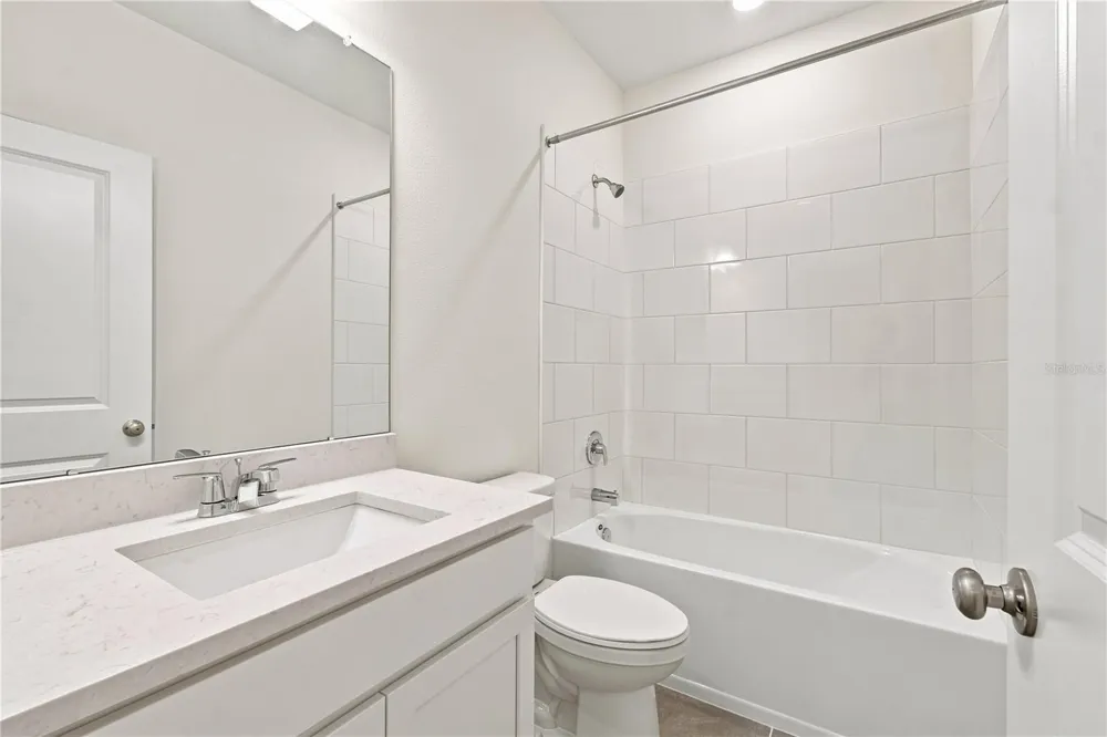 6355 JENSEN VIEW AVENUE Apollo Beach, FL 33572