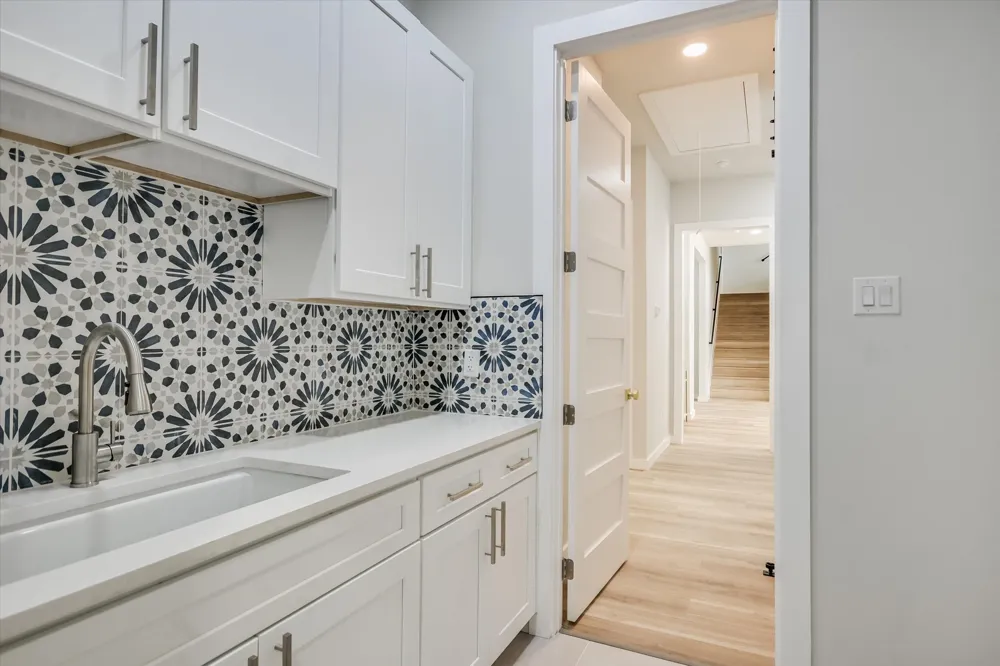 52 WAR BONNET Wimberley, TX 78676
