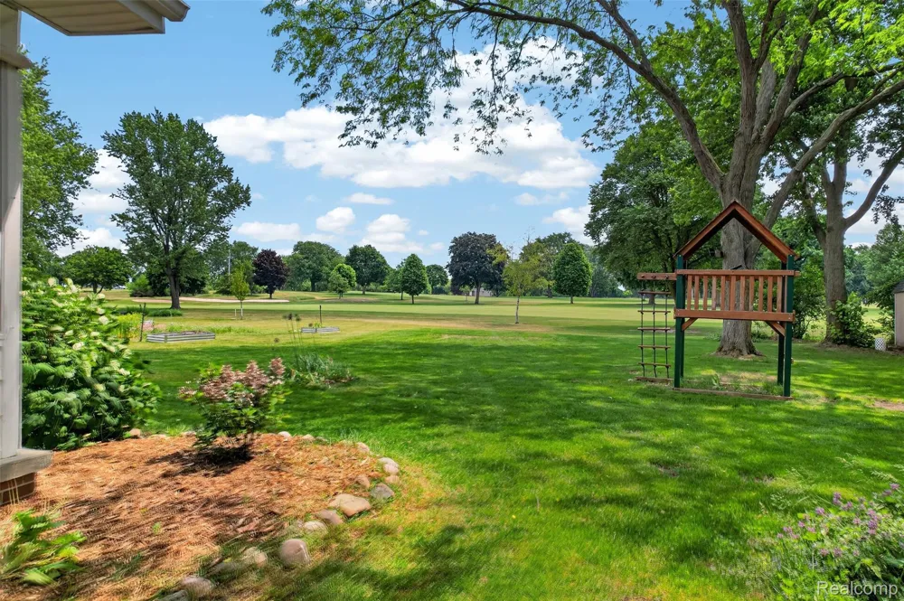 1330 Meadow Green Lane Linden City, MI 48451