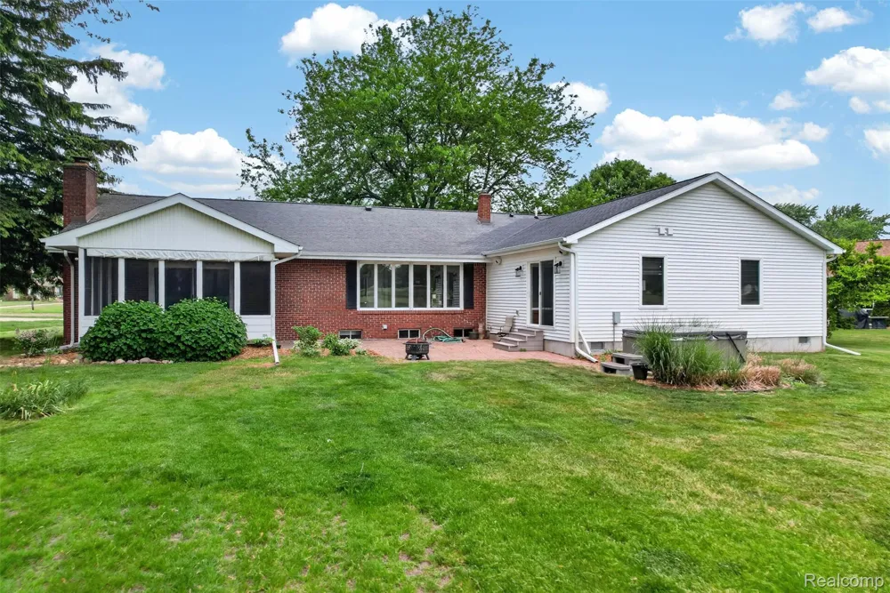 1330 Meadow Green Lane Linden City, MI 48451