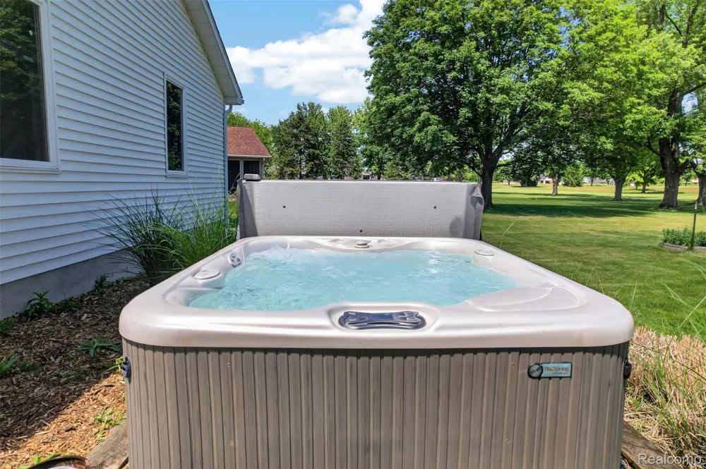 1330 Meadow Green Lane Linden City, MI 48451