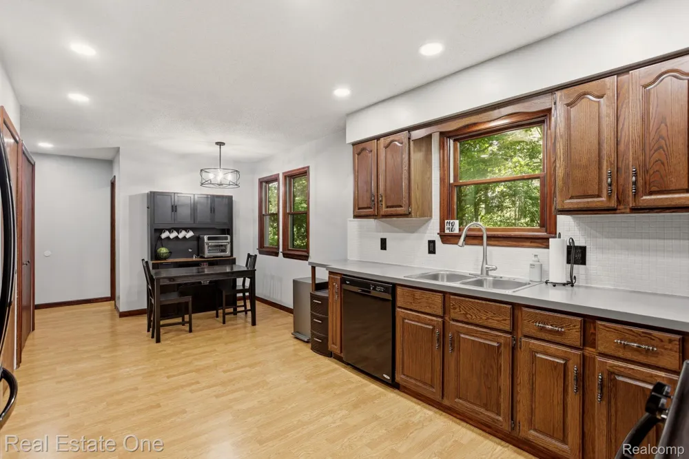 6218 Sturgeon Creek Parkway Midland City, MI 48640