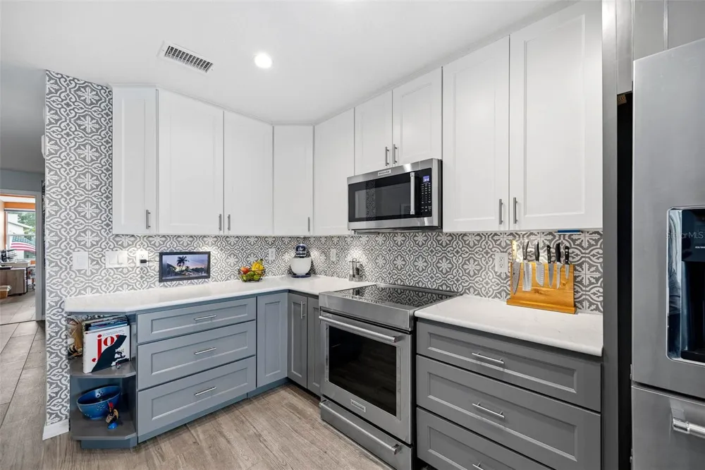 2395 HANOVER DR Dunedin, FL 34698