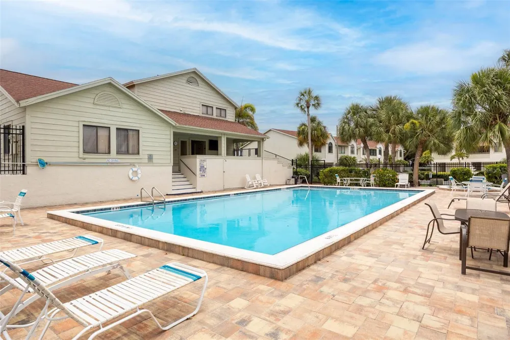 2395 HANOVER DR Dunedin, FL 34698