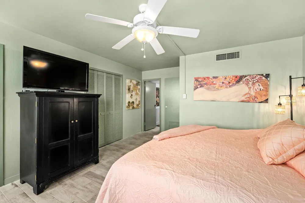 10355 PARADISE BOULEVARD #512 Treasure Island, FL 33706