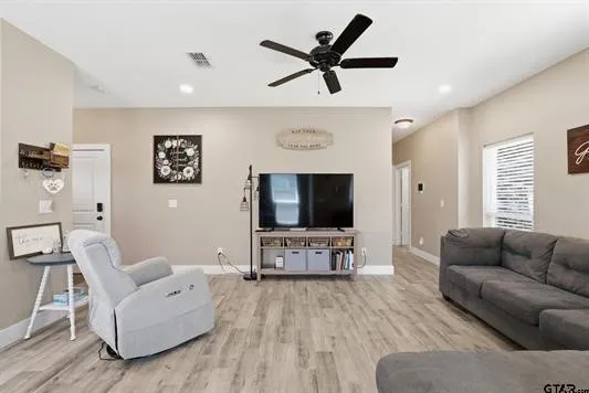 17018 Crossing Circle Lindale, TX 75771