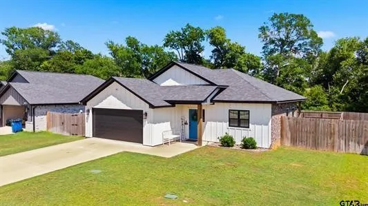 17018 Crossing Circle Lindale, TX 75771
