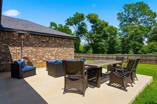 17018 Crossing Circle Lindale, TX 75771