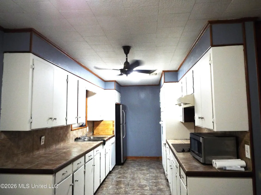 502 Lakeview Avenue Mccomb, MS 39648