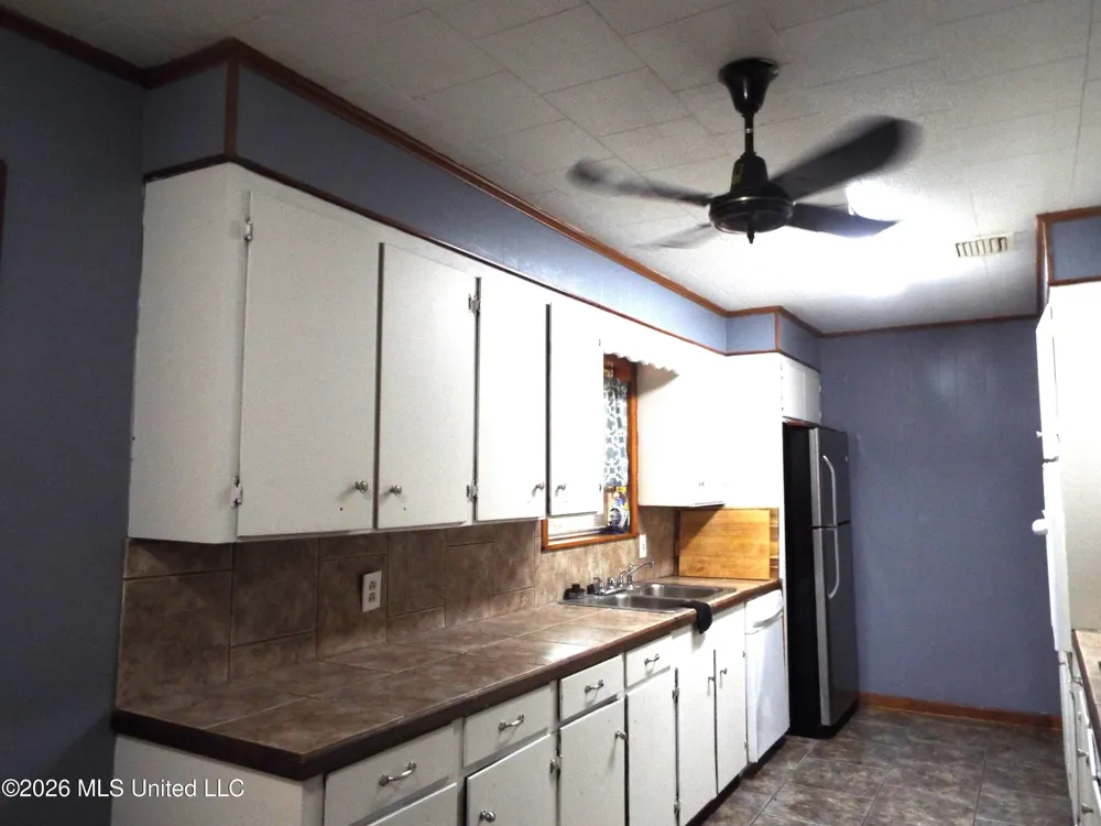 502 Lakeview Avenue Mccomb, MS 39648