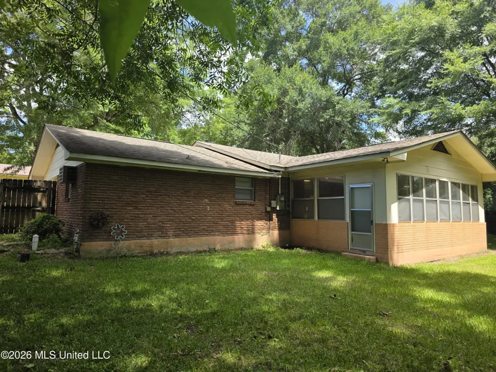 502 Lakeview Avenue Mccomb, MS 39648