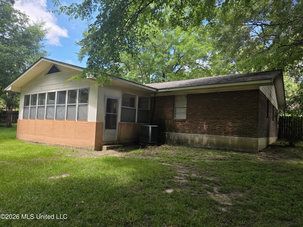 502 Lakeview Avenue Mccomb, MS 39648