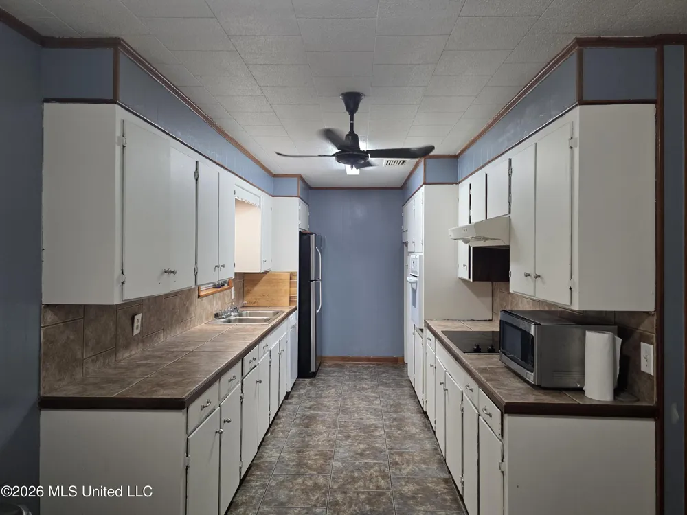 502 Lakeview Avenue Mccomb, MS 39648