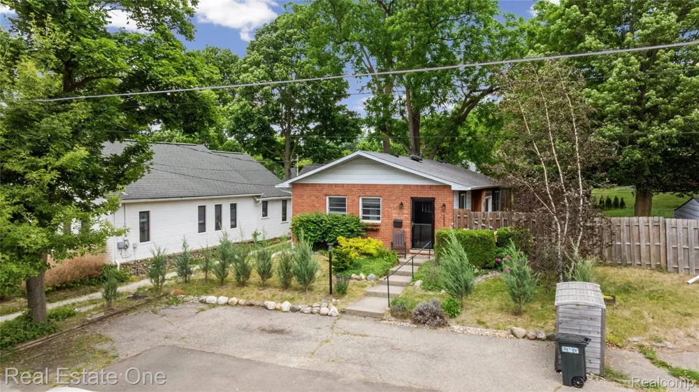 225 1st Street Fenton City, MI 48430