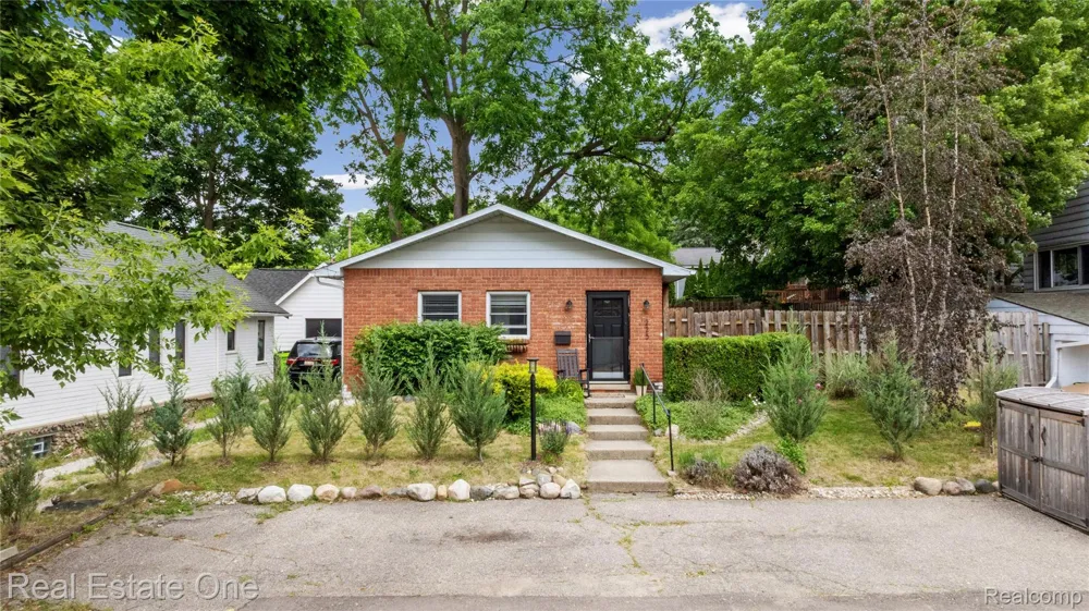 225 1st Street Fenton City, MI 48430