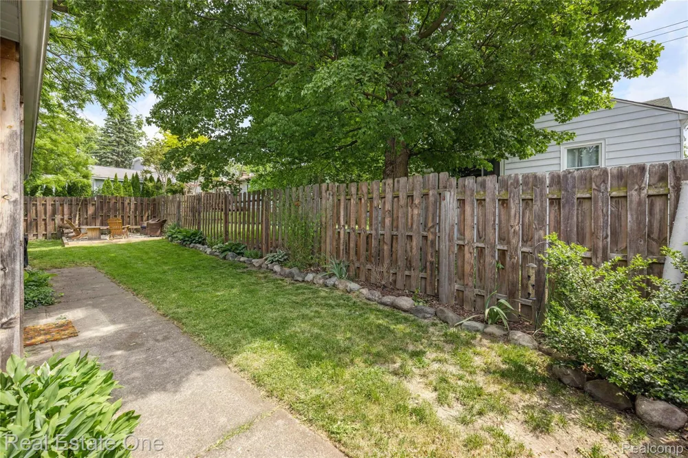 225 1st Street Fenton City, MI 48430