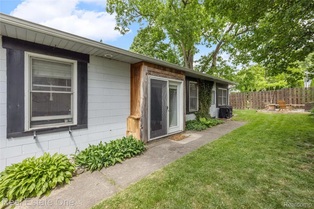225 1st Street Fenton City, MI 48430