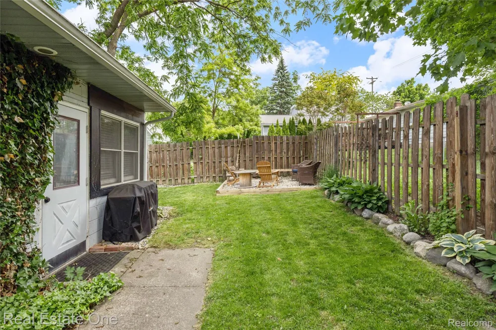 225 1st Street Fenton City, MI 48430