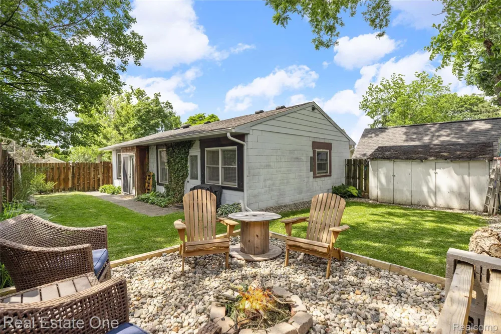 225 1st Street Fenton City, MI 48430