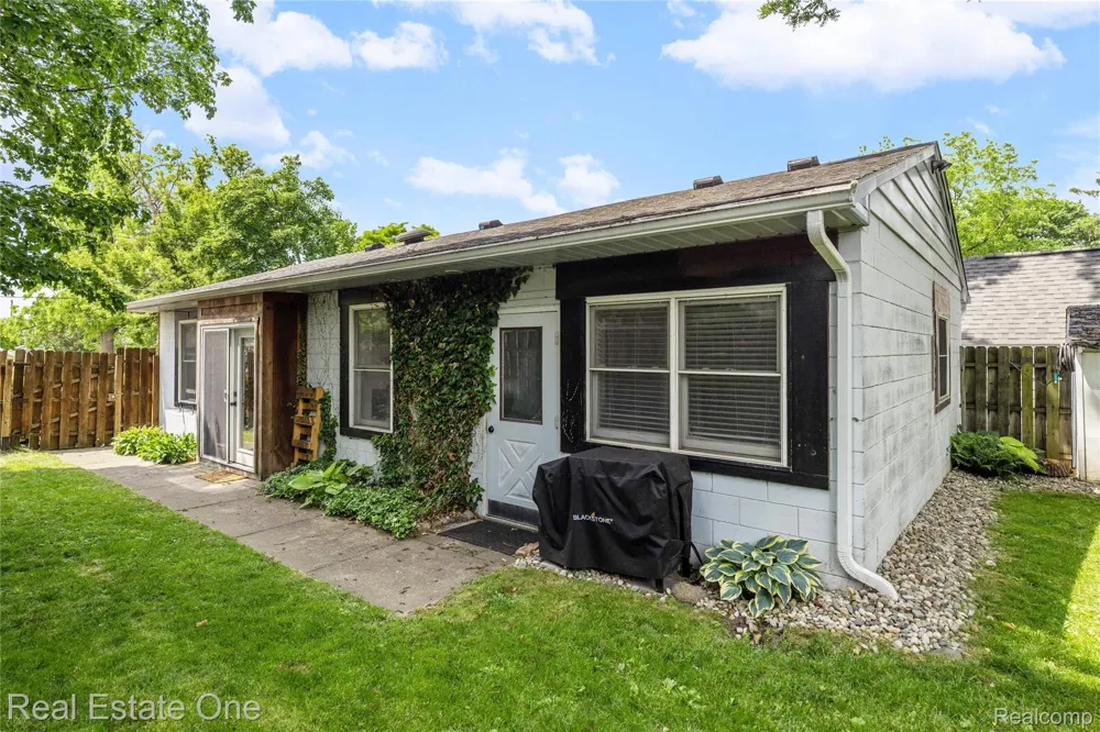 225 1st Street Fenton City, MI 48430