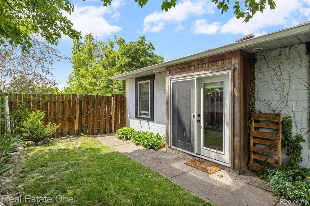 225 1st Street Fenton City, MI 48430
